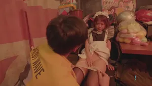 Cứ mỗi lần Cô vợ làm việc nhà thì bố dượng lại chịch con gái riêng của vợ