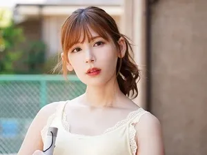 Lỡ nhìn thấy cặp vú căng hồng của cô bạn thân