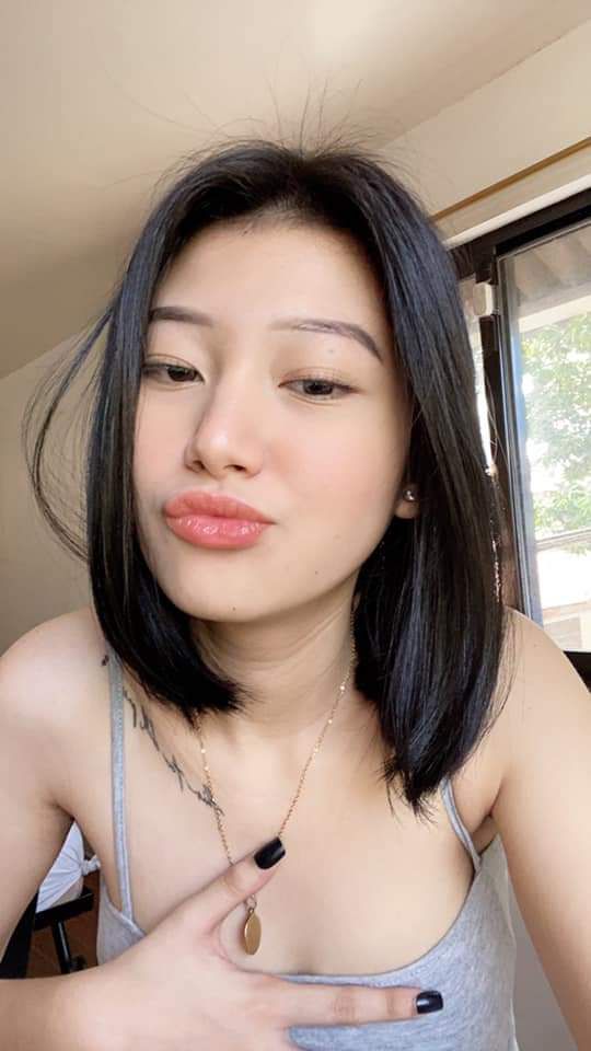 Nữ bác sĩ nội trú xinh đẹp nữa đêm luôn đến phòng thăm bệnh nhân trẻ