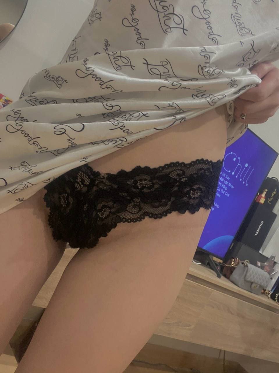 Em hotgirl cạnh nhà tốt bụng chăm sóc cậu thanh niên bị sốt và sau đó …